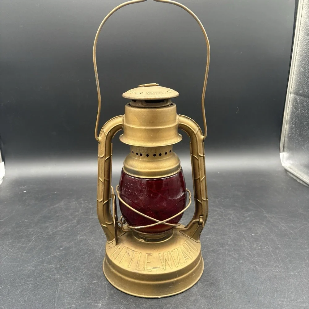 Dietz Old Little Wizard Red Glass Globed Railroad Train Lantern 12
